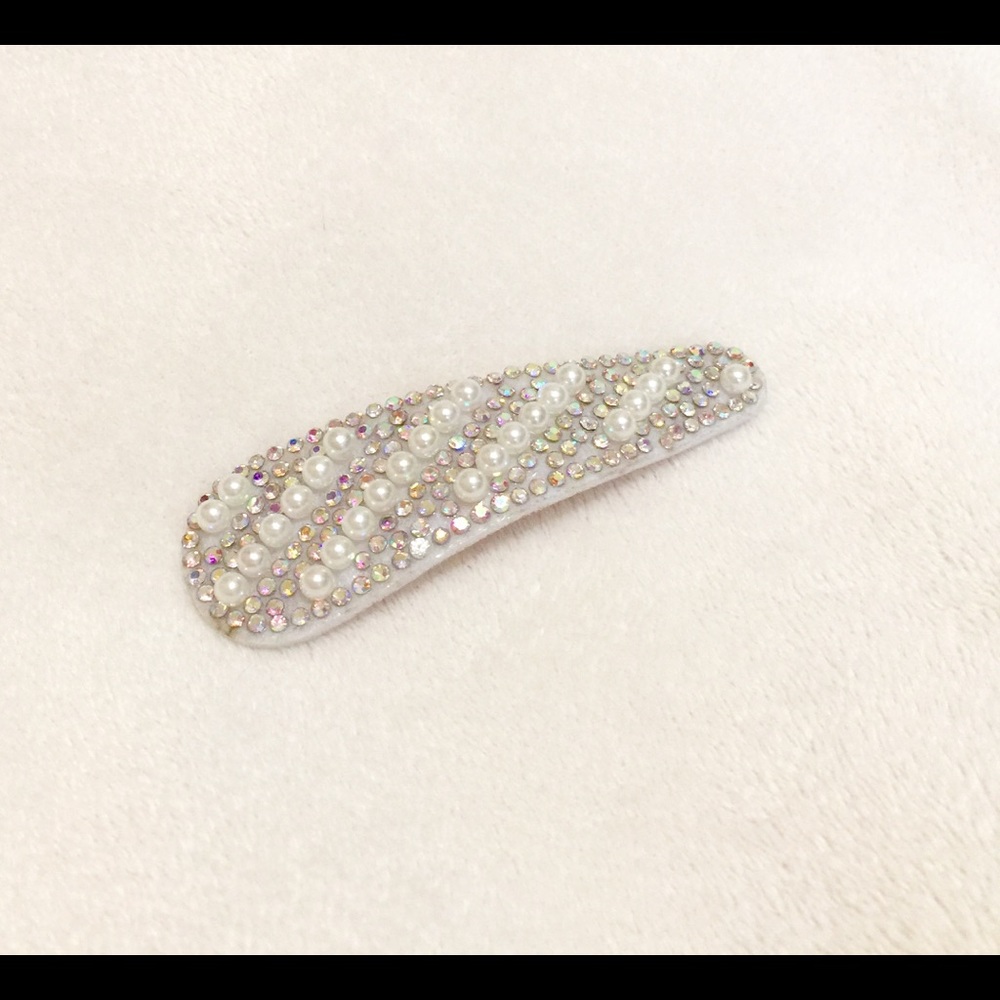 Small Gem Pearl Hair pin - Elegant and Sparkly